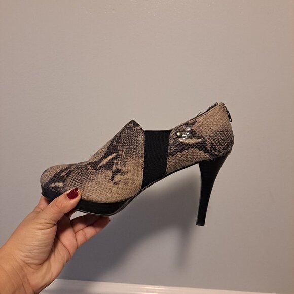 Coach And Four Shoes Tadd 8.5M Faux Snake Zipper Platforms 3.5" Heel Bootie - Picture 2 of 13